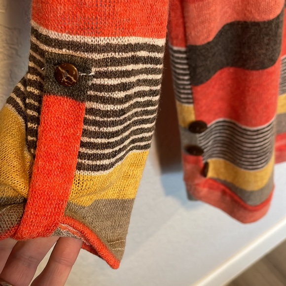 Evara 3/4 sleeve light sheer spring sweater striped coral w/ button detail ☀️ - Picture 3 of 5